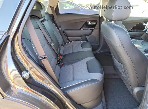 KNDCC3LG1N5153852 2022 KIA NIRO Charcoal Widok wnętrza z tyłu