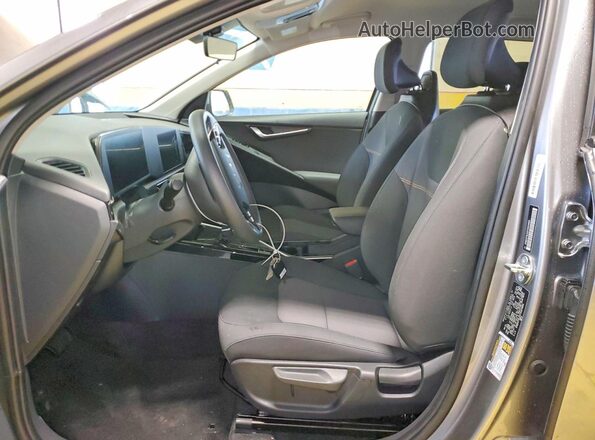 KNDCP3LE0T5324669 2026 KIA NIRO Gray Vista interior delantera