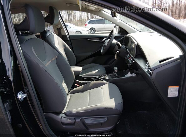 KNDCP3LE2S5263050 2025 KIA NIRO Черный Вид салона спереди