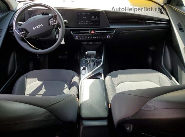 KNDCP3LE5T5326840 2026 KIA NIRO Серый Вид панели приборов