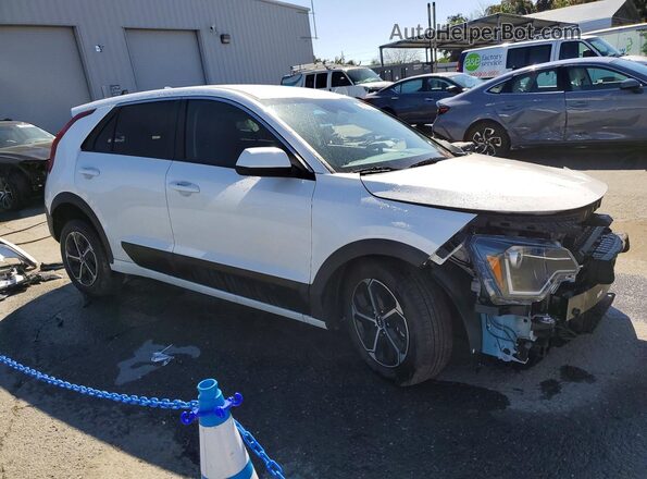 KNDCP3LE6T5339841 2026 KIA NIRO White Front right