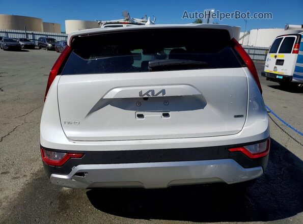 KNDCP3LE6T5339841 2026 KIA NIRO White Rear view
