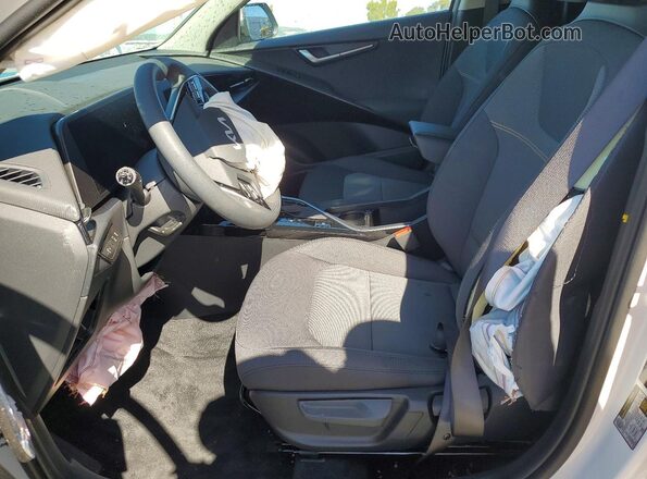 KNDCP3LE6T5339841 2026 KIA NIRO White Front interior view