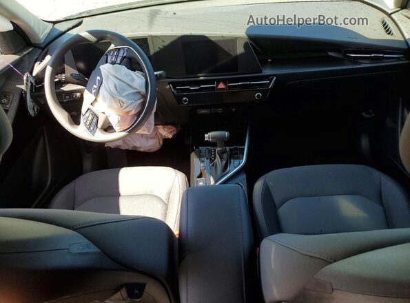 KNDCP3LE6T5339841 2026 KIA NIRO White Dashboard view