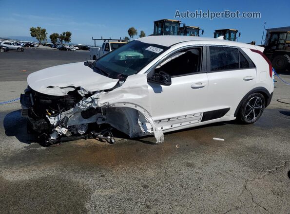 KNDCP3LE6T5339841 2026 KIA NIRO White 