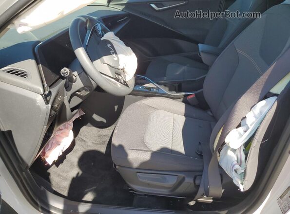 KNDCP3LE6T5339841 2026 KIA NIRO White 