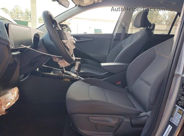 KNDCP3LE7T5324670 2026 KIA NIRO Gray Вид салону спереду