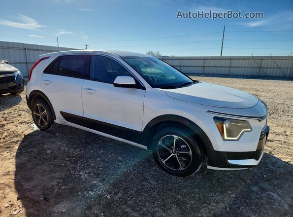 KNDCP3LE9T5320491 2026 KIA NIRO Белый Передняя правая четверть