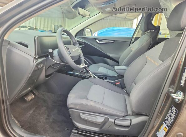 KNDCP3LE9T5328218 2026 KIA NIRO Gray Vista interior delantera