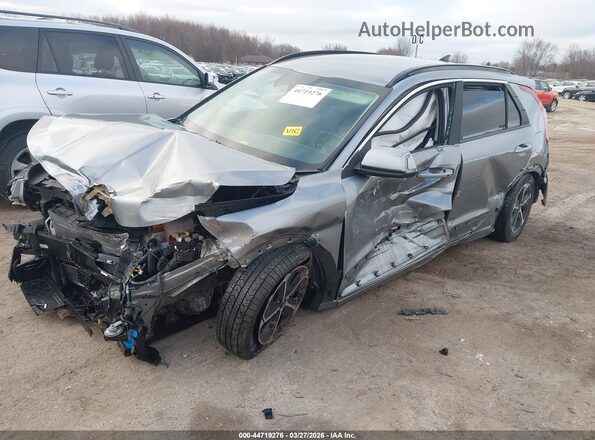 KNDCR3LE0P5036358 2023 KIA NIRO Серебряный Передняя левая четверть