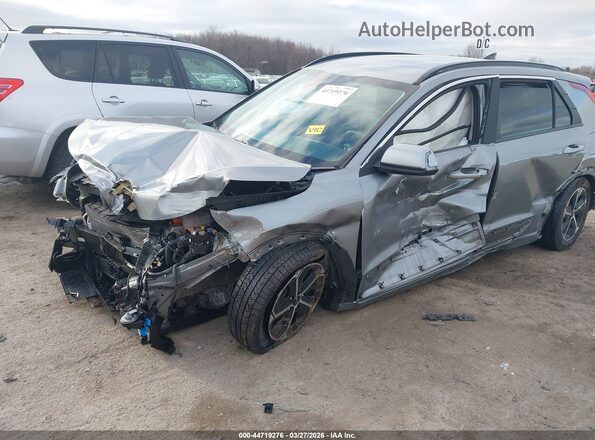 KNDCR3LE0P5036358 2023 KIA NIRO Серебряный Вид спереди