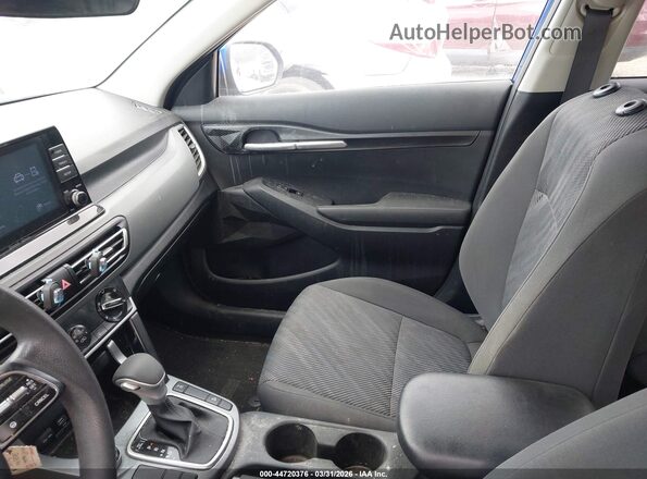 KNDEPCAAXP7363871 2023 KIA SELTOS Синий Вид салона спереди