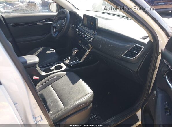 KNDETCA21M7055147 2021 KIA SELTOS Белый Вид салона спереди
