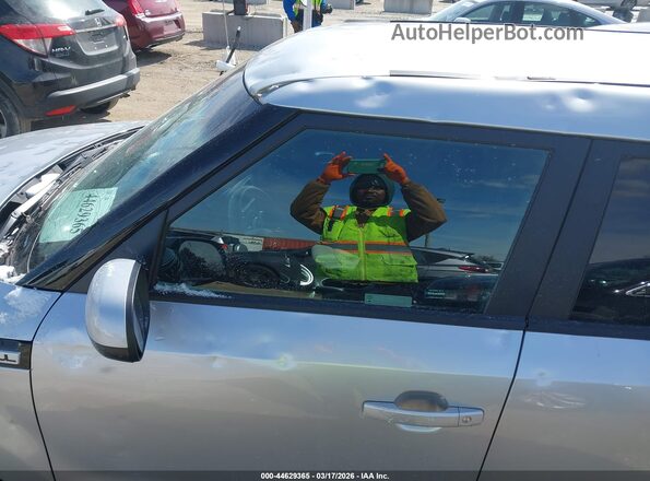 KNDJN2A23K7011750 2019 KIA SOUL Серебряный 
