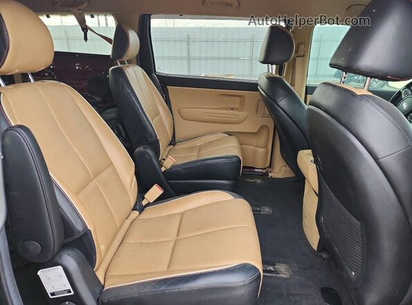 KNDMB5C10K6532765 2019 KIA SEDONA Бордовый Вид задней части салона