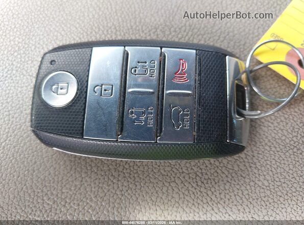 KNDMB5C13J6367938 2018 KIA SEDONA Dark Blue Вид панели приборов