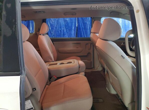 KNDMB5C14G6189806 2016 KIA SEDONA White Widok wnętrza z tyłu