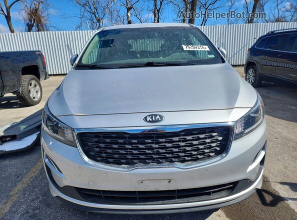 KNDMB5C14K6539802 2019 KIA SEDONA Silver Front view