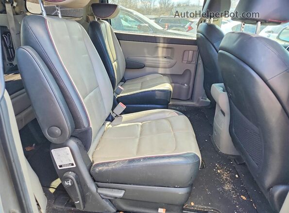 KNDMB5C14K6539802 2019 KIA SEDONA Silver Rear interior view