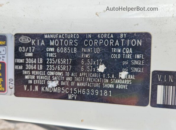 KNDMB5C15H6339181 2017 KIA SEDONA White Vista de la etiqueta del VIN