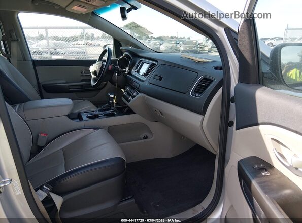 KNDMB5C15K6506114 2019 KIA SEDONA Серебряный Вид салона спереди