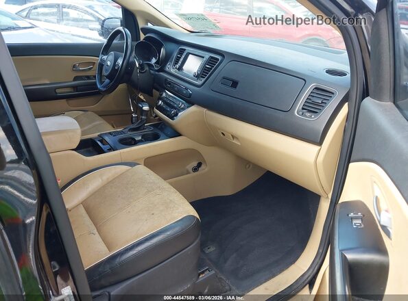 KNDMB5C16J6379792 2018 KIA SEDONA Черный Вид салона спереди