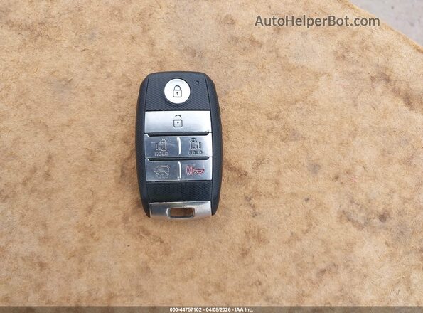 KNDMB5C17H6319952 2017 KIA SEDONA Black Vista del salpicadero
