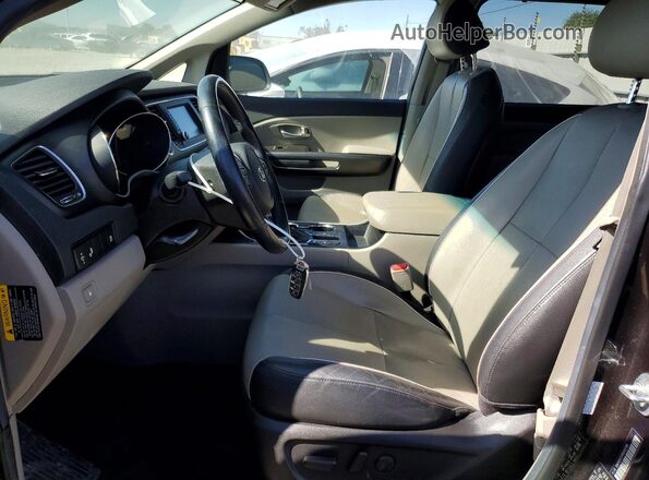 KNDMB5C17K6532780 2019 KIA SEDONA Gray Front interior view