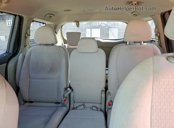 KNDMB5C1XG6179796 2016 KIA SEDONA Серебряный Вид задних сидений