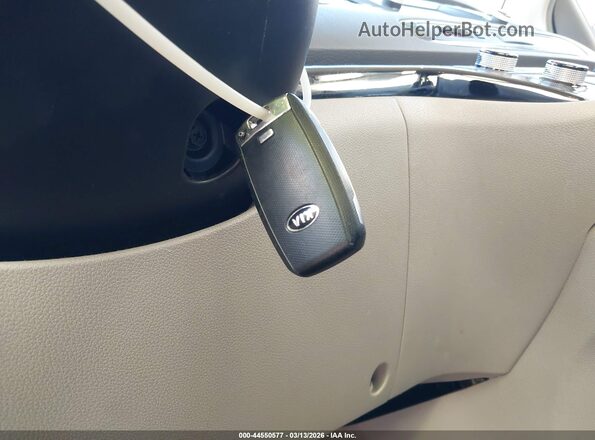 KNDMB5C1XH6251324 2017 KIA SEDONA Бордовый Вид панели приборов
