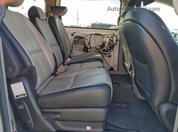 KNDMC5C19K6561498 2019 KIA SEDONA White Rear interior view