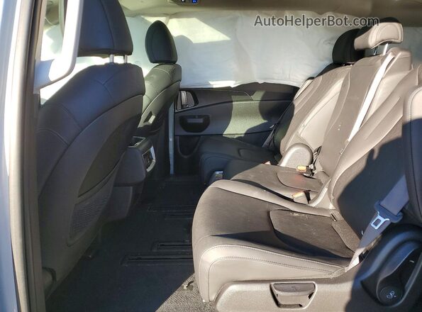 KNDNE5KA9S6049286 2025 KIA CARNIVAL Серебряный Вид задней части салона