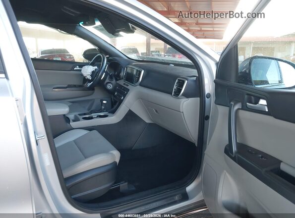 KNDP63AC1L7685550 2020 KIA SPORTAGE Серый Вид салона спереди