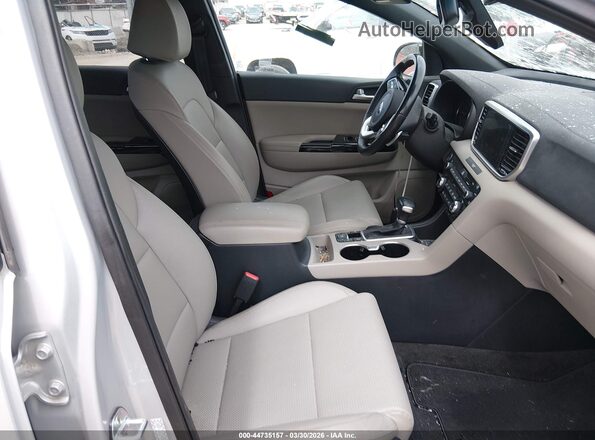 KNDP6CAC1M7851566 2021 KIA SPORTAGE Серебряный Вид салона спереди
