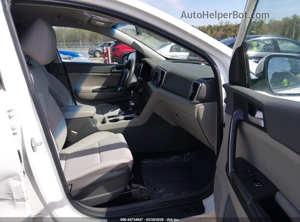 KNDPM3AC1J7301592 2018 KIA SPORTAGE Белый Вид салона спереди