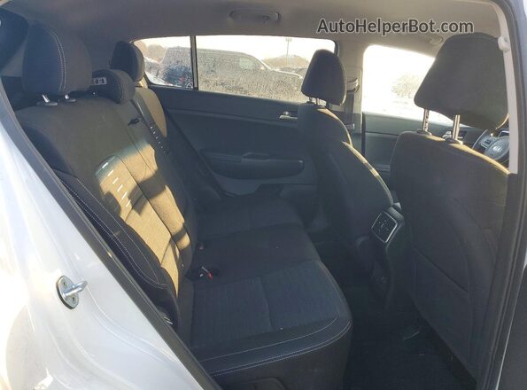 KNDPM3AC3J7330737 2018 KIA SPORTAGE White Widok wnętrza z tyłu