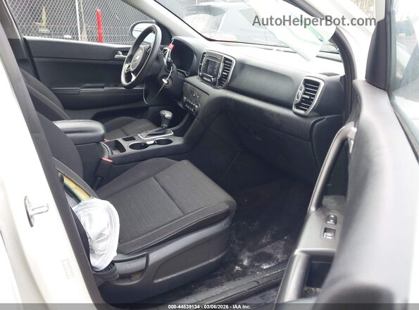 KNDPM3AC4J7470764 2018 KIA SPORTAGE Белый Вид салона спереди
