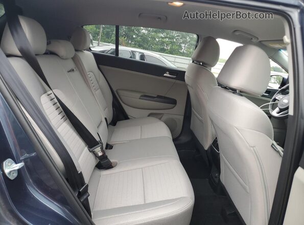 KNDPMCAC1N7965543 2022 KIA SPORTAGE Blue Vista interior trasera