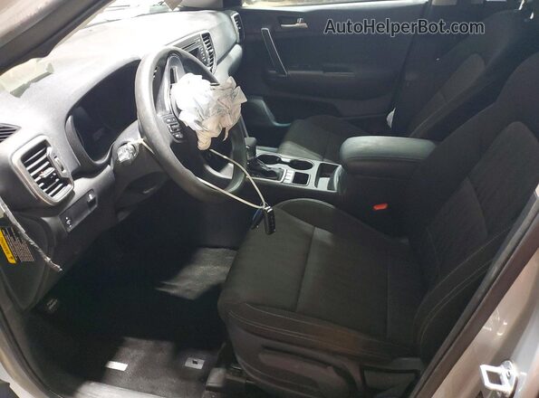 KNDPMCAC2K7553398 2019 KIA SPORTAGE Серебряный Вид салона спереди
