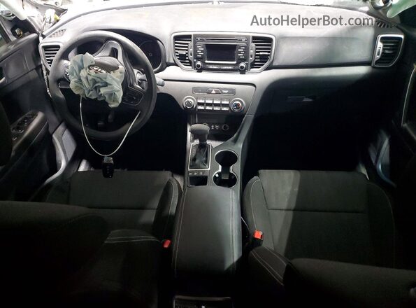 KNDPMCAC2K7553398 2019 KIA SPORTAGE Серебряный Вид панели приборов