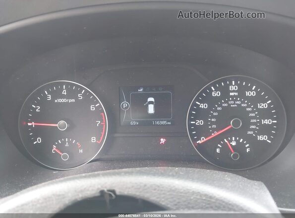 KNDPMCAC3H7102358 2017 KIA SPORTAGE Red Widok tylnych siedzeń