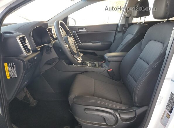 KNDPMCAC3K7609350 2019 KIA SPORTAGE Белый Вид салона спереди