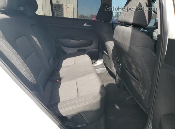 KNDPMCAC4K7617425 2019 KIA SPORTAGE Белый Вид задних сидений