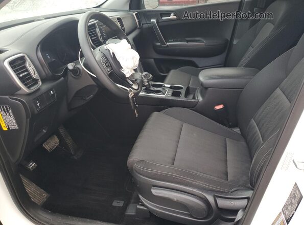 KNDPMCAC4K7617425 2019 KIA SPORTAGE Белый Вид салона спереди