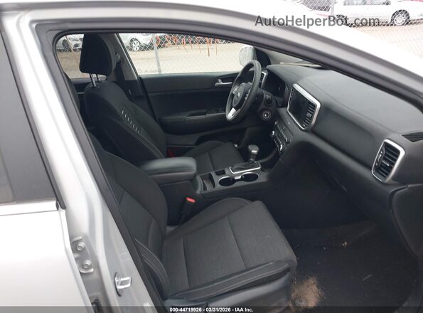 KNDPMCAC4M7848635 2021 KIA SPORTAGE Серебряный Вид салона спереди