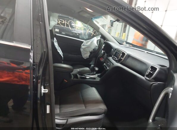 KNDPMCAC5H7267781 2017 KIA SPORTAGE Black Widok wnętrza z przodu