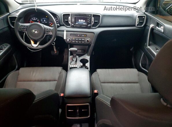 KNDPMCAC6H7068206 2017 KIA SPORTAGE Серебряный Вид панели приборов