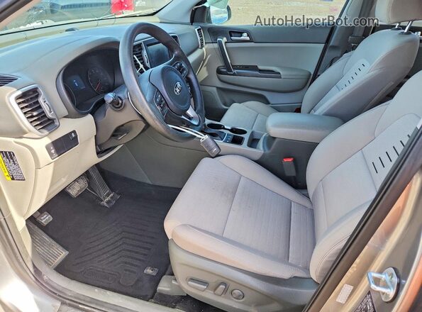 KNDPMCAC6K7566929 2019 KIA SPORTAGE Silver Вид салону спереду