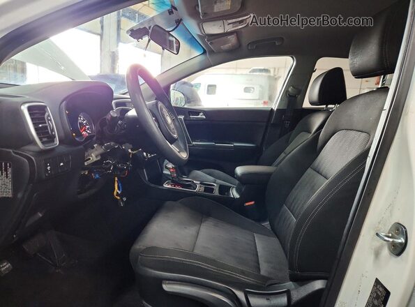 KNDPMCAC8N7995963 2022 KIA SPORTAGE White Սալոնի դիմացի տեսք