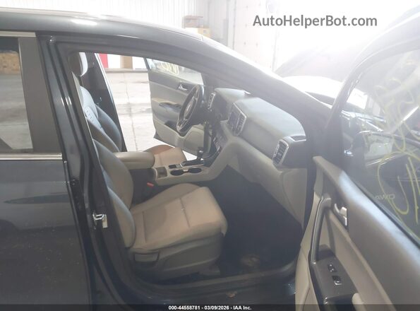 KNDPMCAC9J7326871 2018 KIA SPORTAGE Синий Вид салона спереди